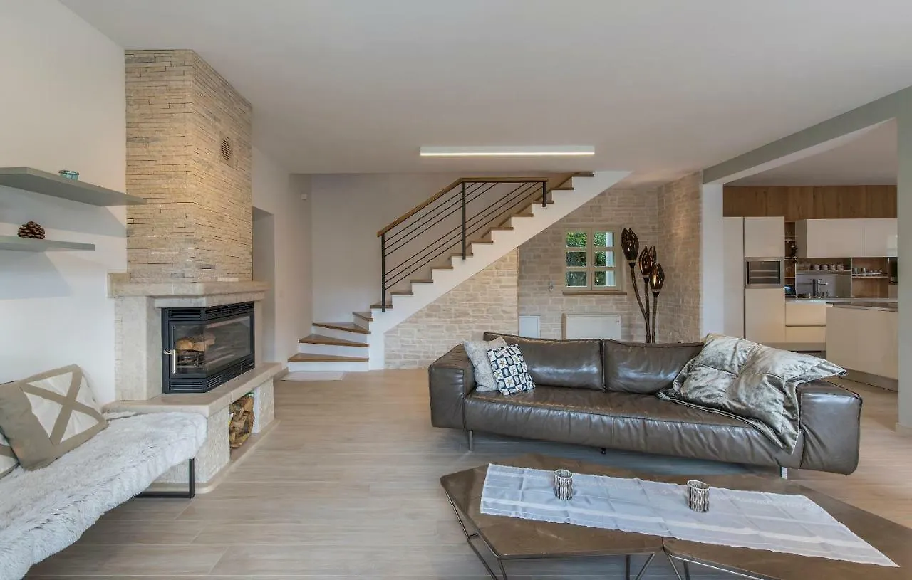 Design And Luxury Villa With Pool Kukci